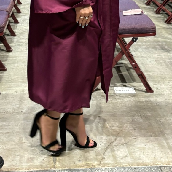 Black velvet Aldo high heel shoes. Size 8. Worn 1 time. - Picture 8 of 8